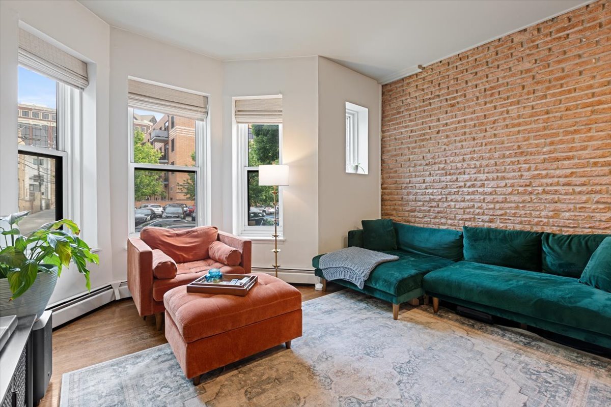 813 W Oakdale Avenue Unit: 1W