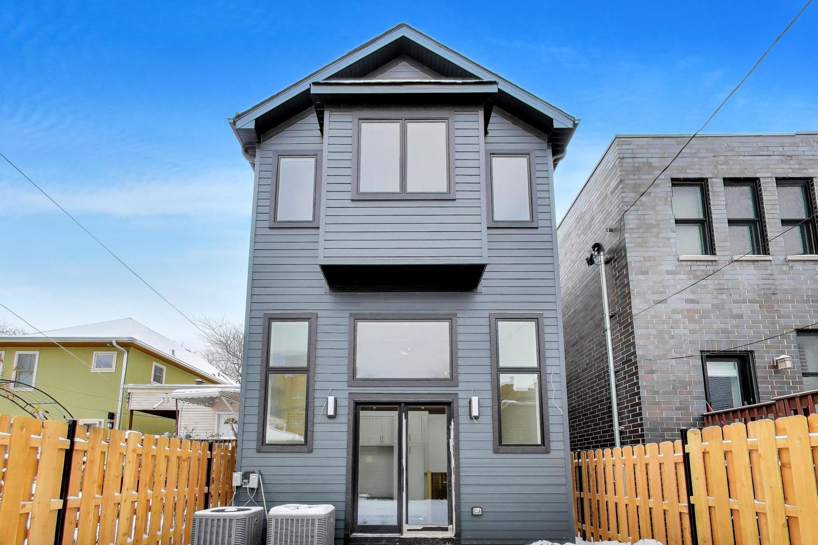 1910 W Fletcher Street