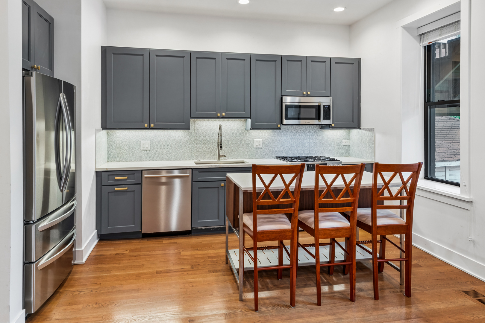 3517 N Reta Avenue Unit: 1R