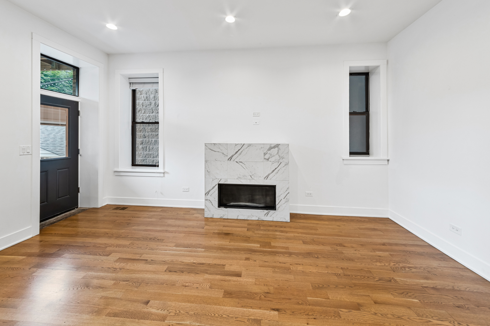 3517 N Reta Avenue Unit: 1R