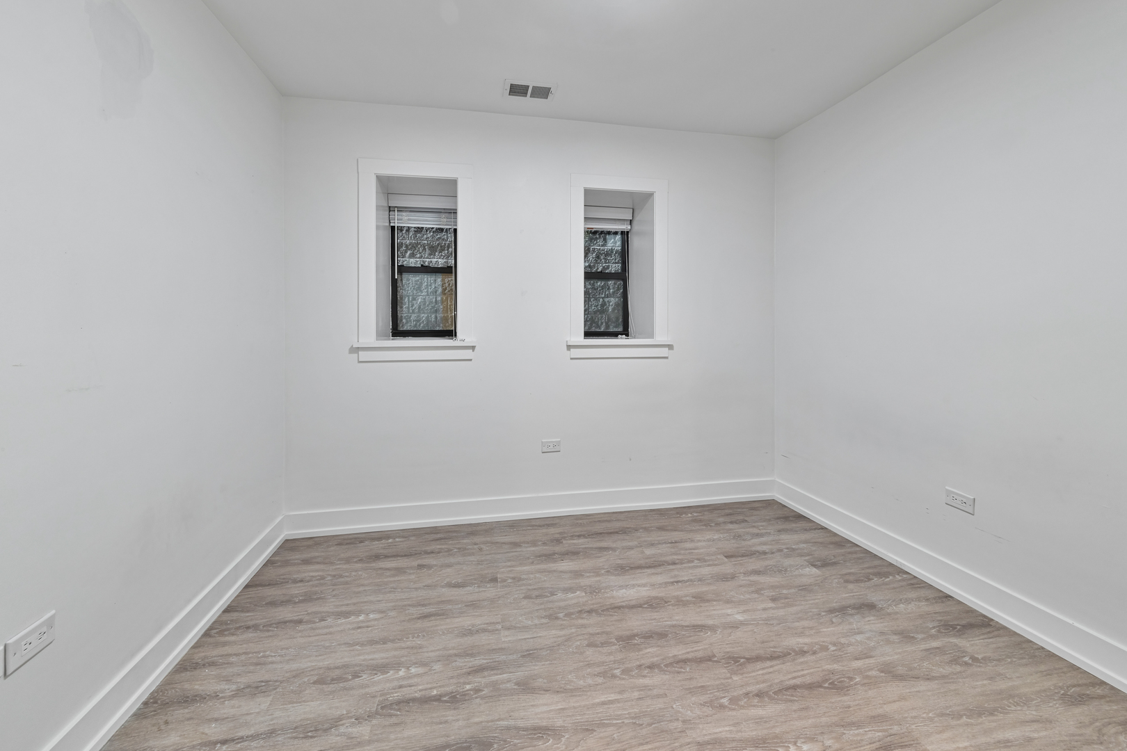3517 N Reta Avenue Unit: 1R