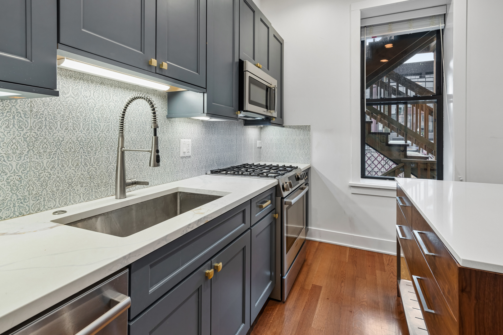 3517 N Reta Avenue Unit: 1R