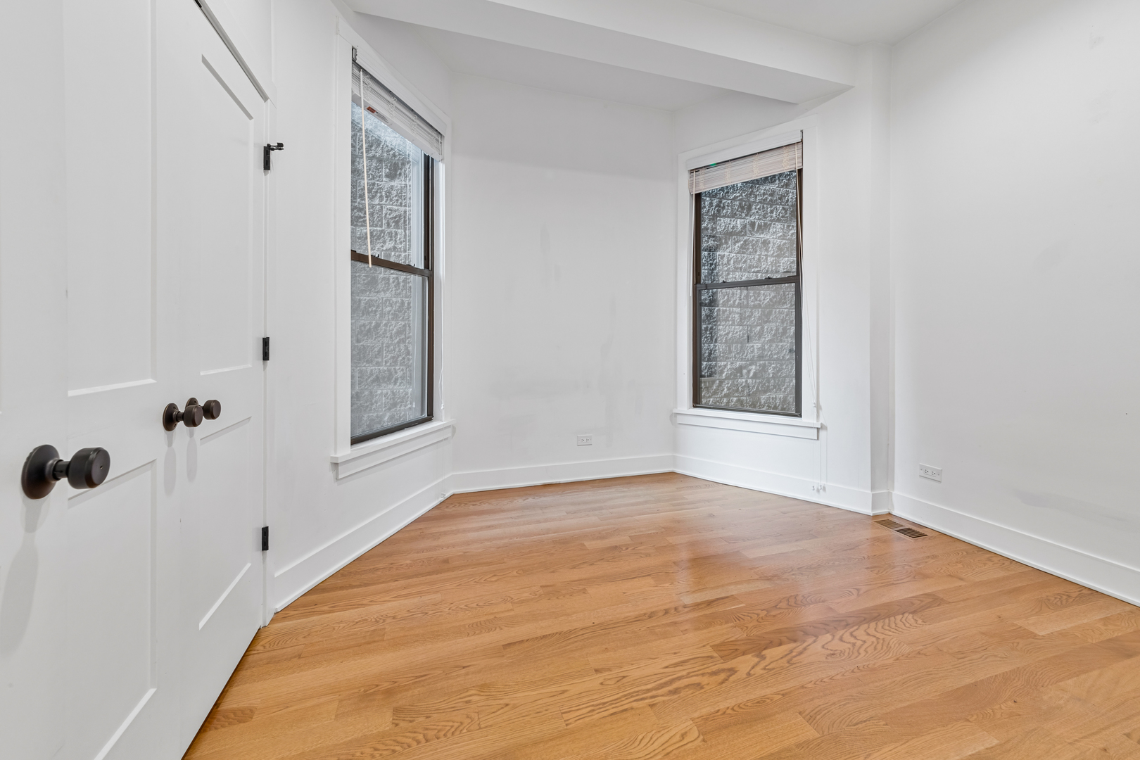 3517 N Reta Avenue Unit: 1R