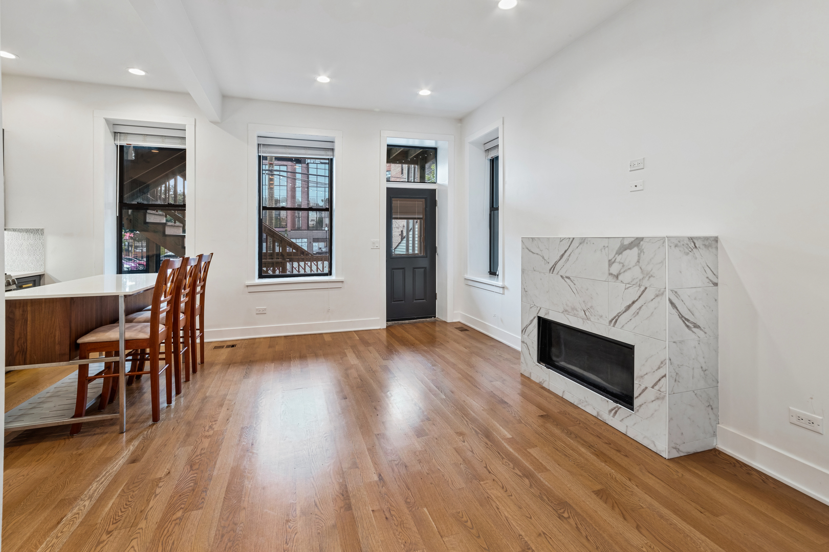 3517 N Reta Avenue Unit: 1R