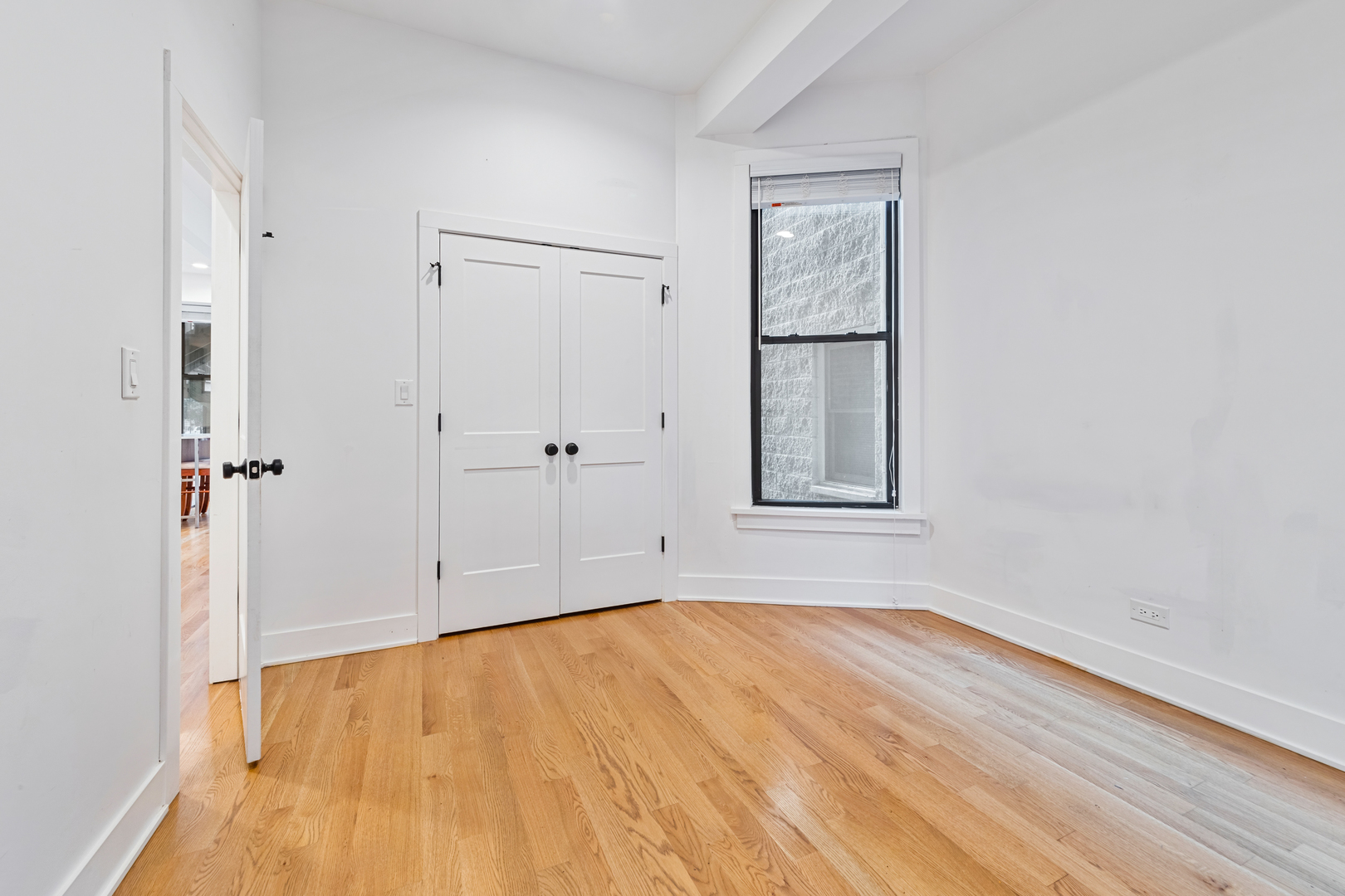 3517 N Reta Avenue Unit: 1R