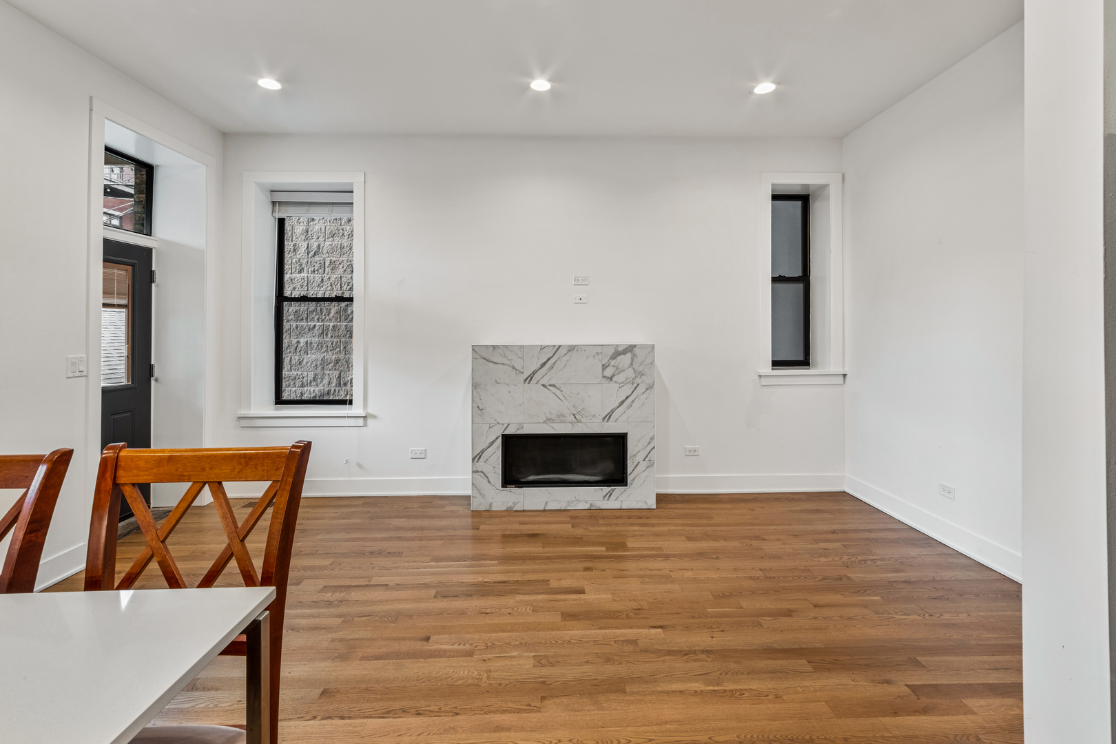 3517 N Reta Avenue Unit: 1R