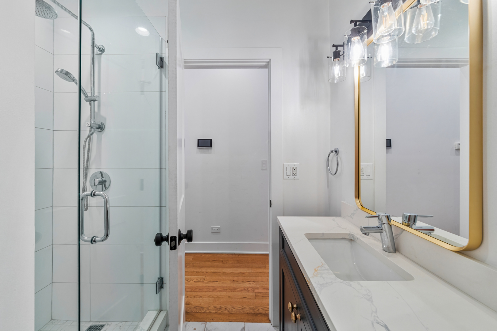 3517 N Reta Avenue Unit: 1R