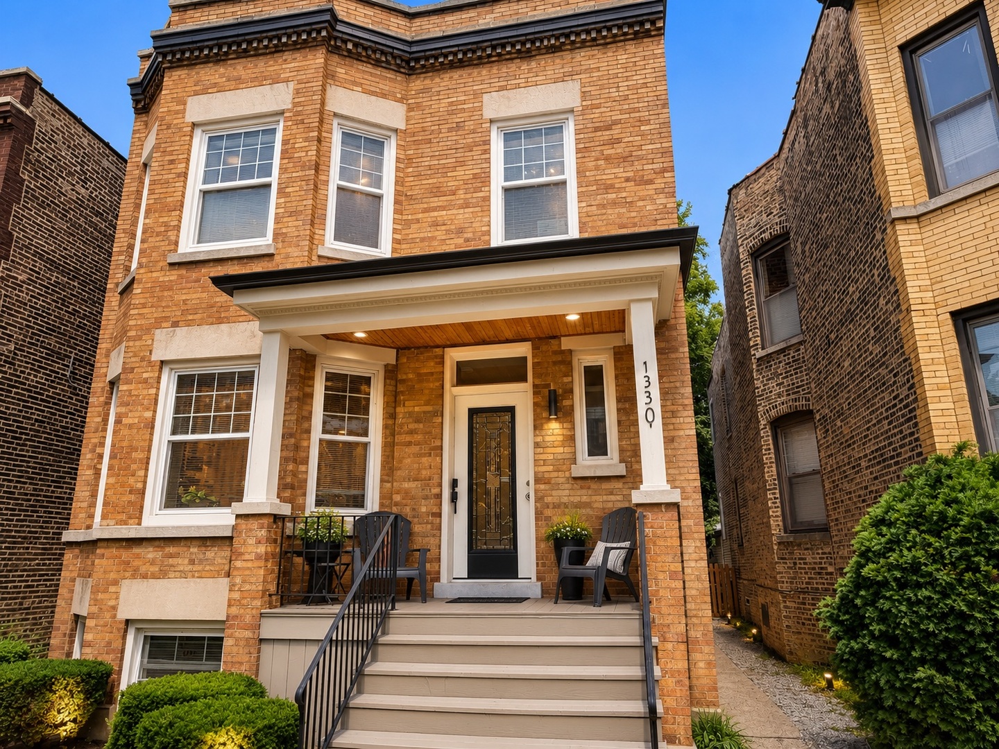 1330 W Roscoe Street Unit: 1
