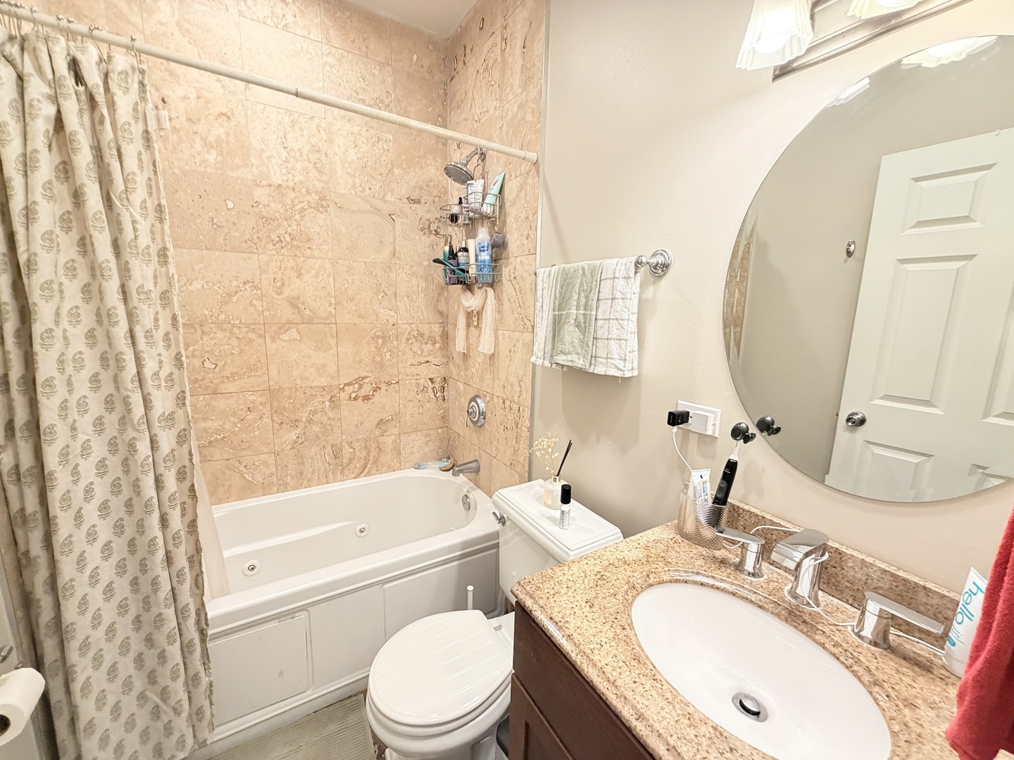 1330 W Roscoe Street Unit: 1