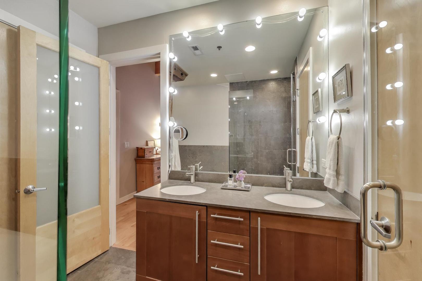154 W Hubbard Street Unit: 304