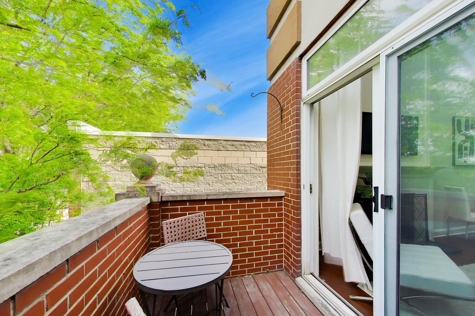 2133 N SOUTHPORT Avenue Unit: 3