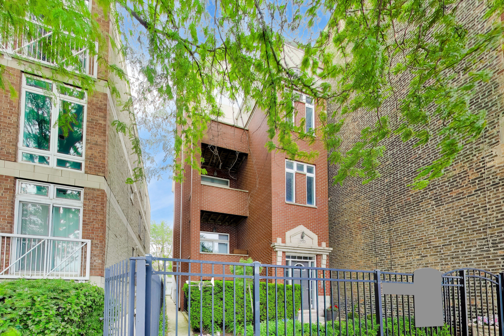 2133 N SOUTHPORT Avenue Unit: 3