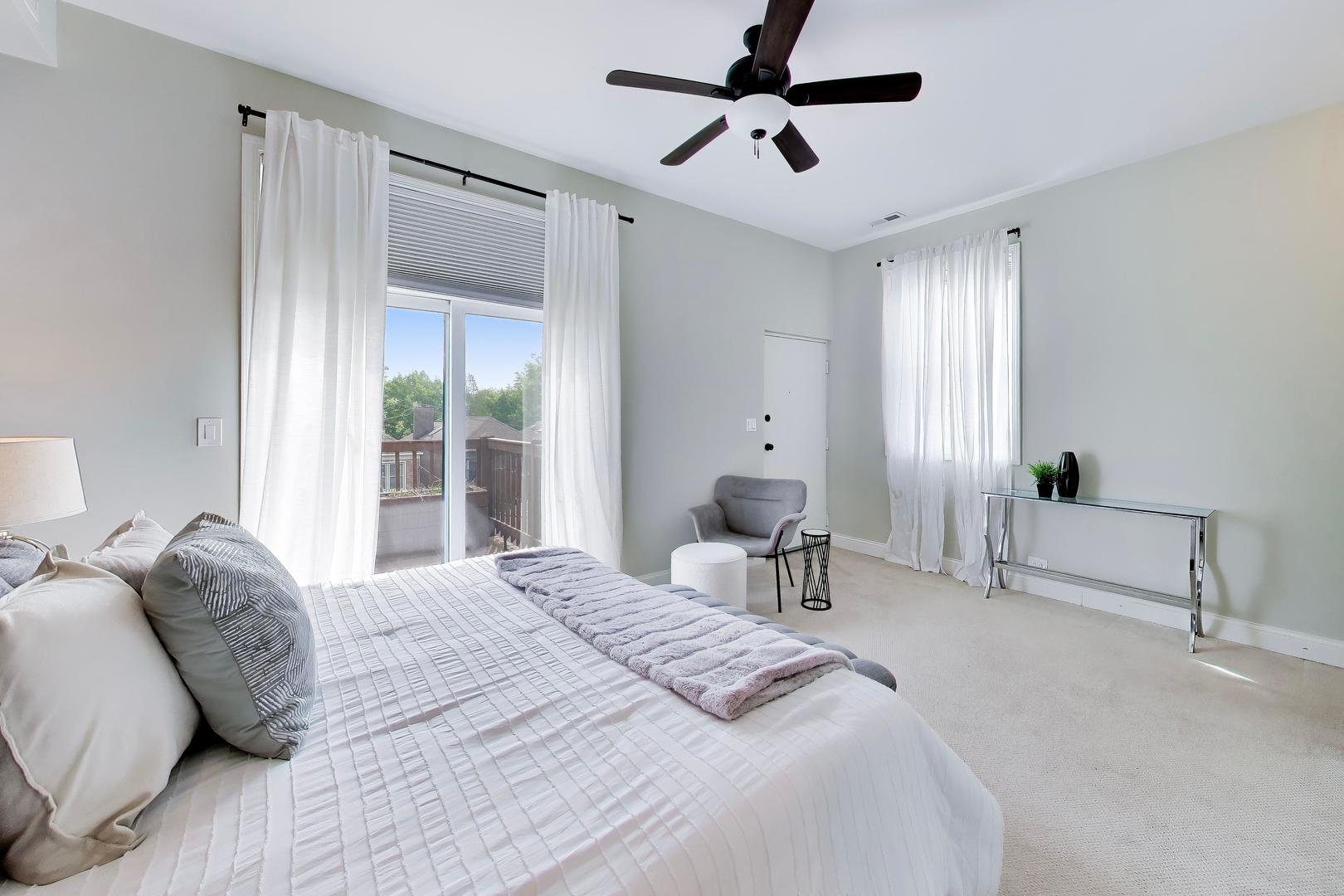 2133 N SOUTHPORT Avenue Unit: 3