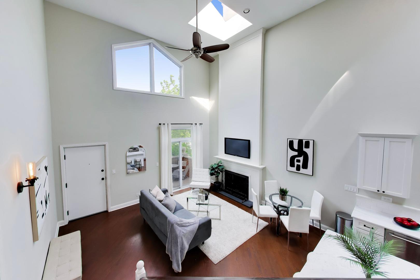 2133 N SOUTHPORT Avenue Unit: 3