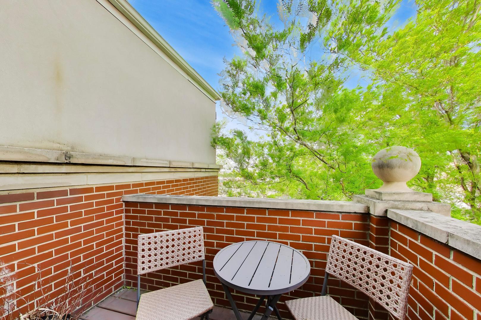 2133 N SOUTHPORT Avenue Unit: 3