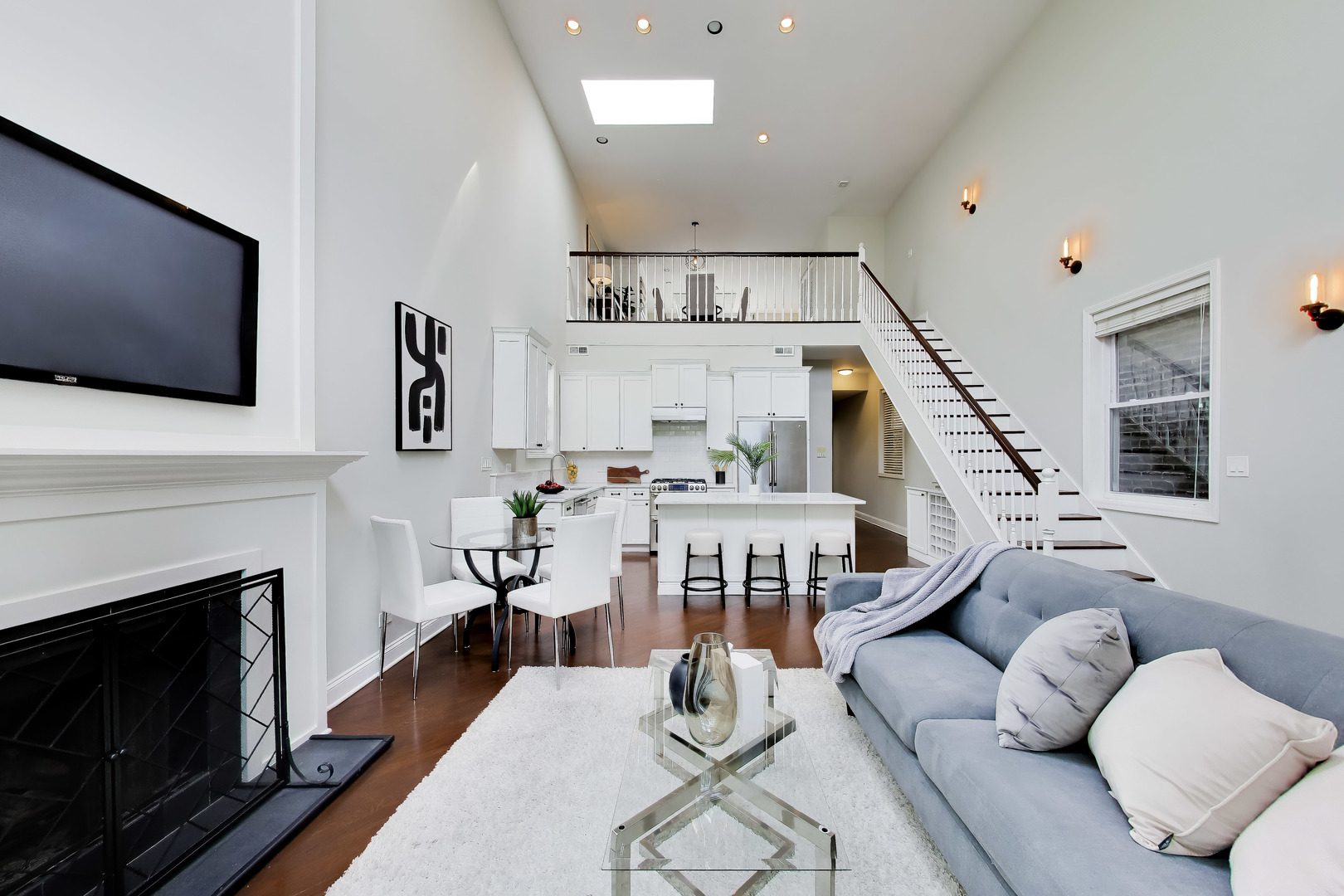 2133 N SOUTHPORT Avenue Unit: 3