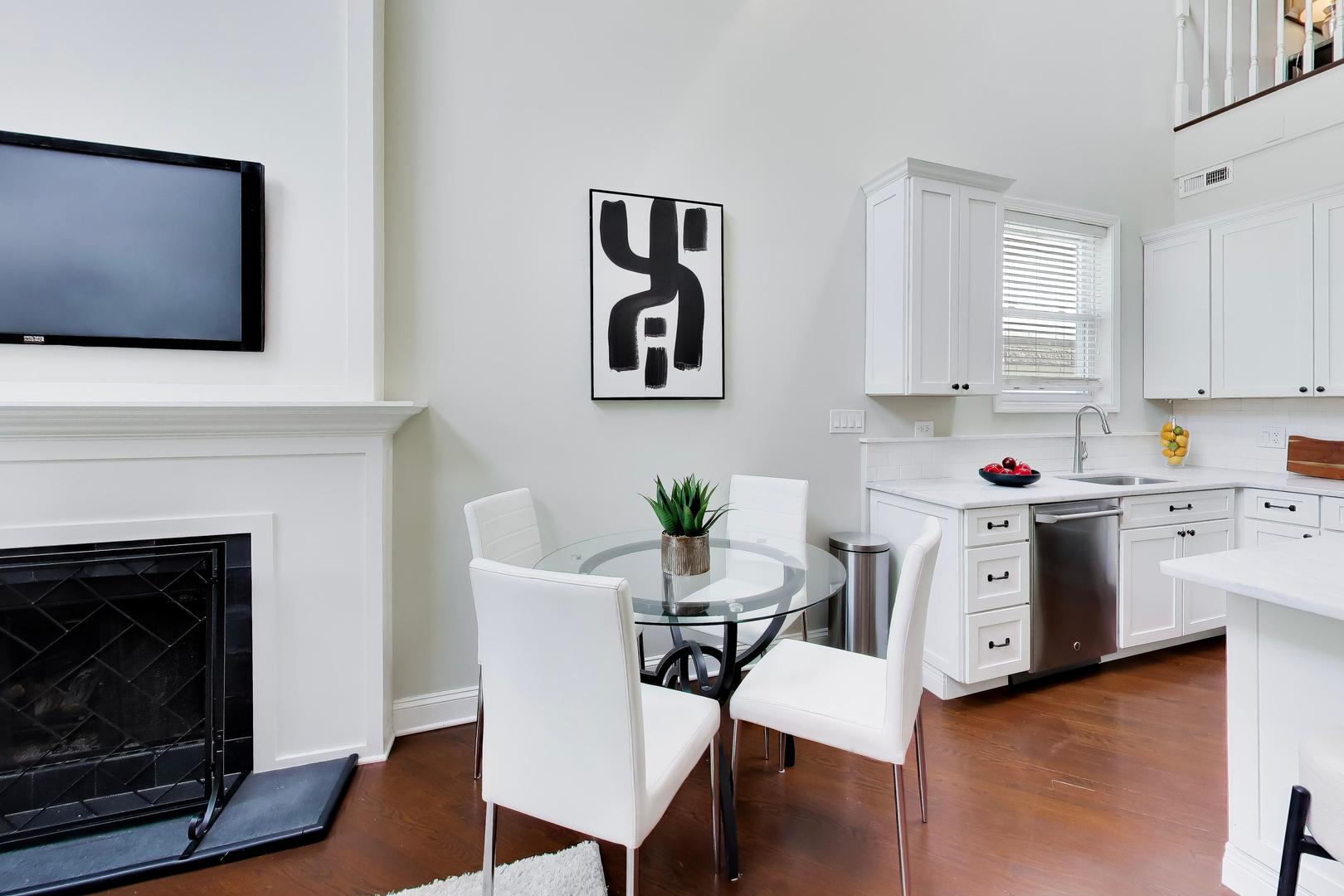 2133 N SOUTHPORT Avenue Unit: 3