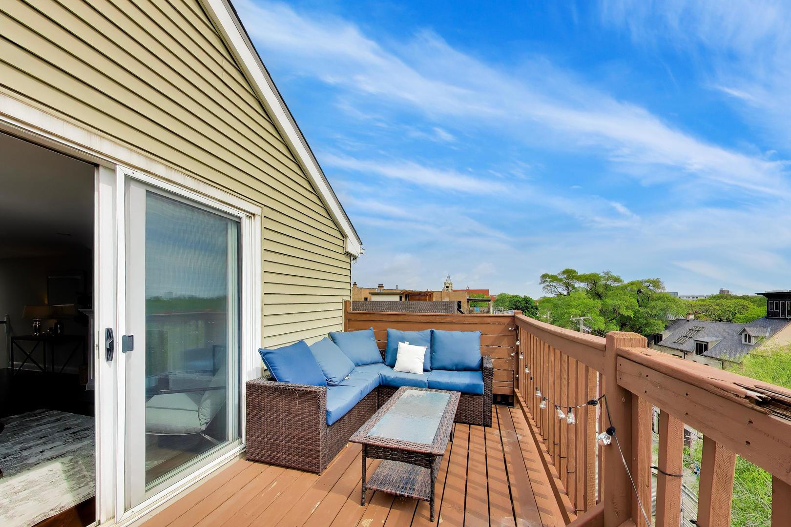 2133 N SOUTHPORT Avenue Unit: 3