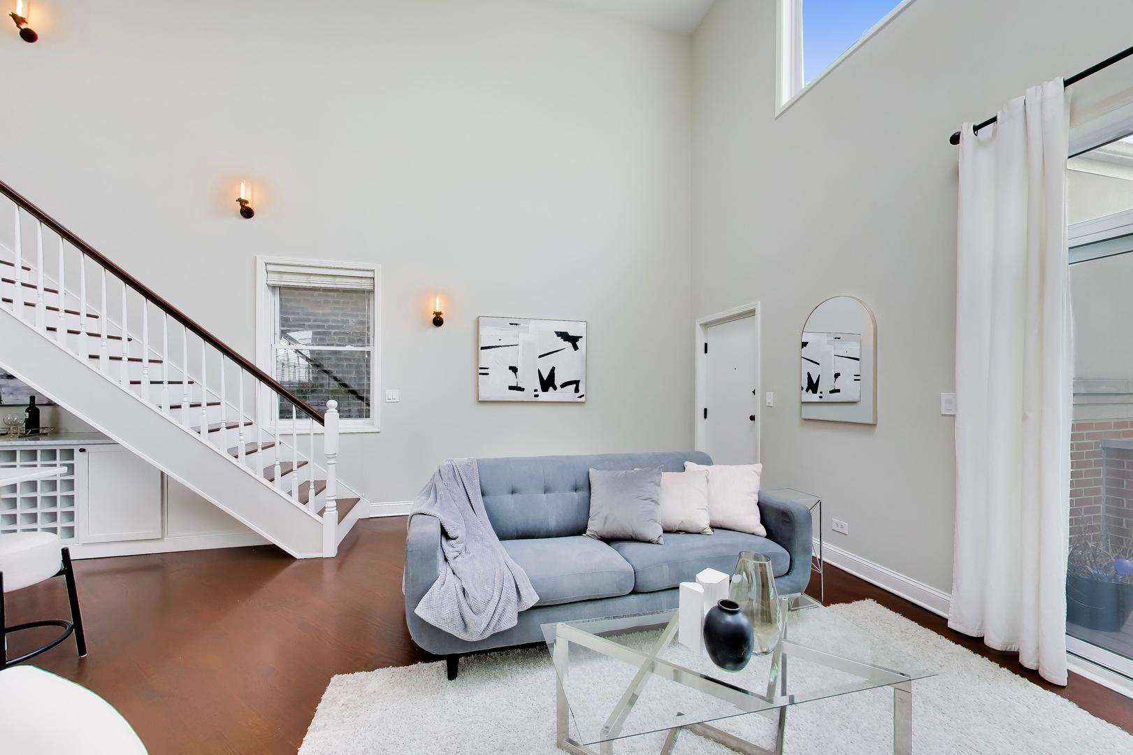 2133 N SOUTHPORT Avenue Unit: 3