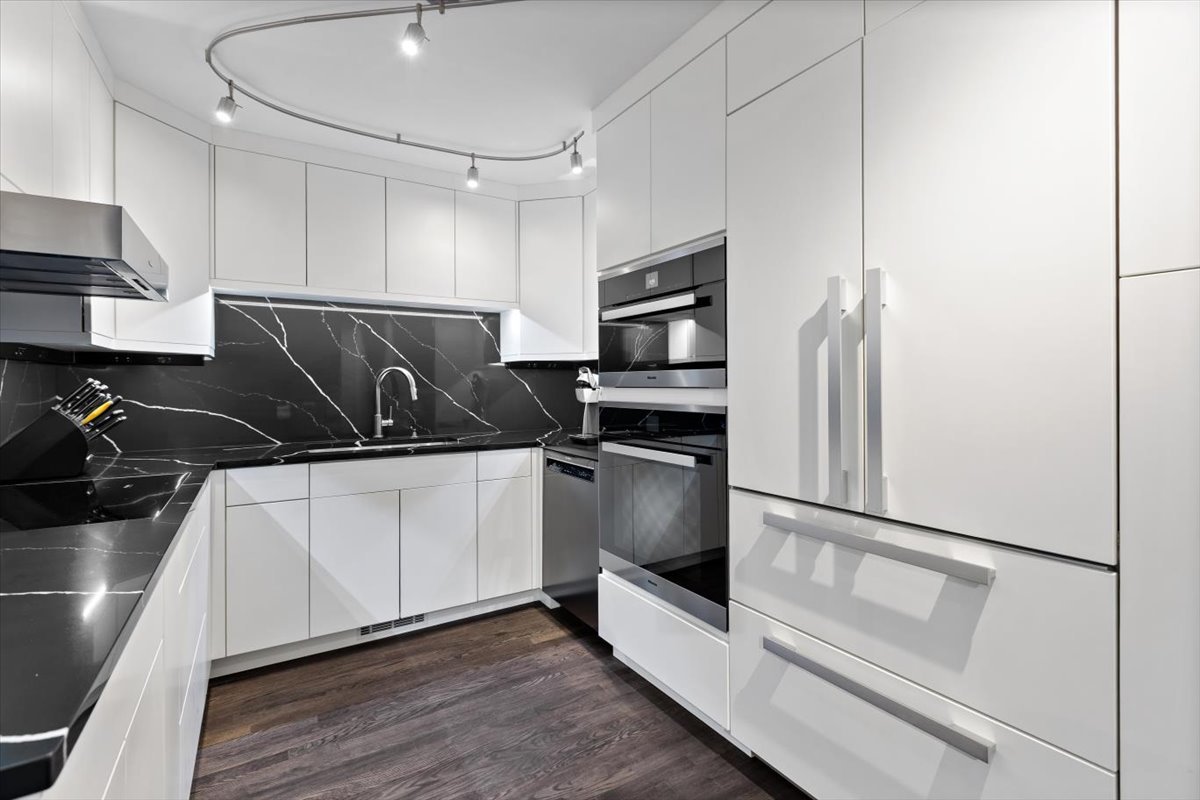 1212 N Lake Shore Drive Unit: 6BN