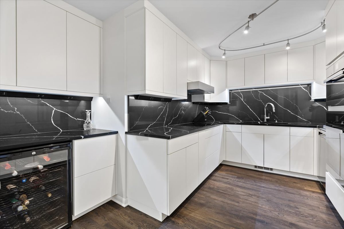 1212 N Lake Shore Drive Unit: 6BN