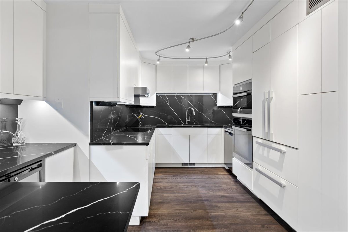 1212 N Lake Shore Drive Unit: 6BN
