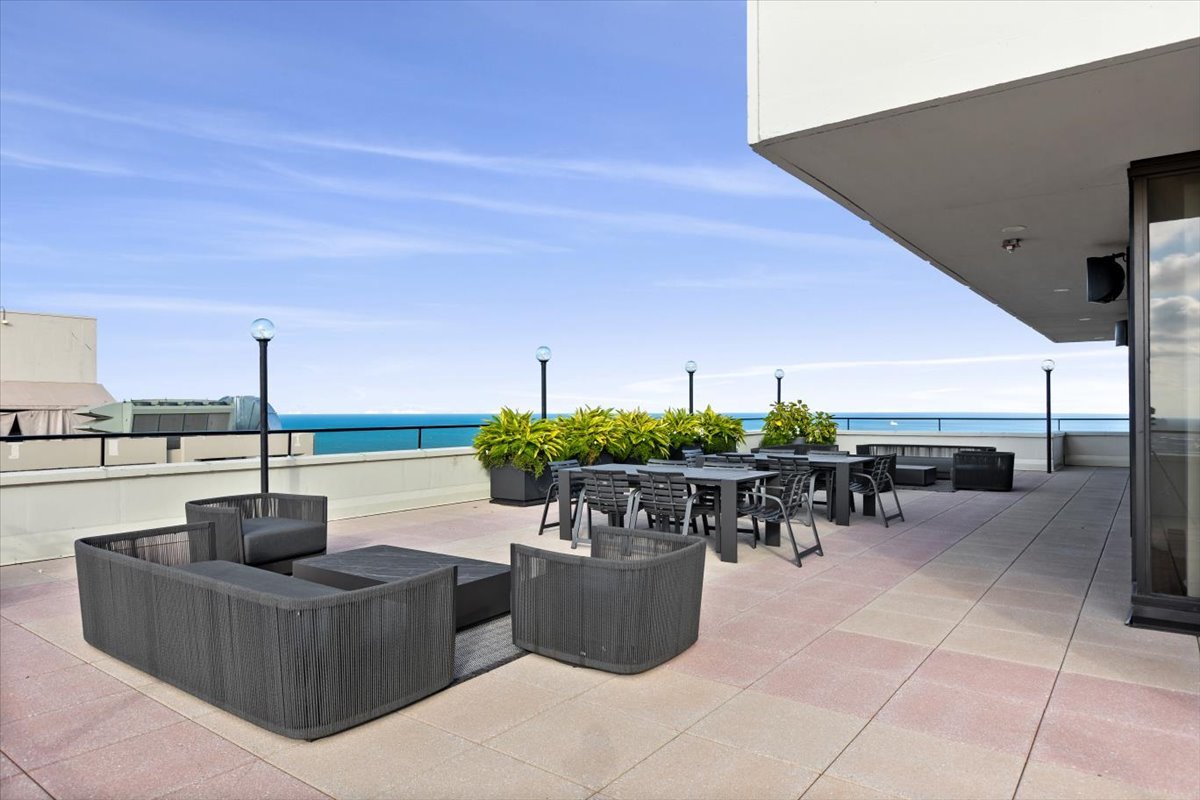 1212 N Lake Shore Drive Unit: 6BN