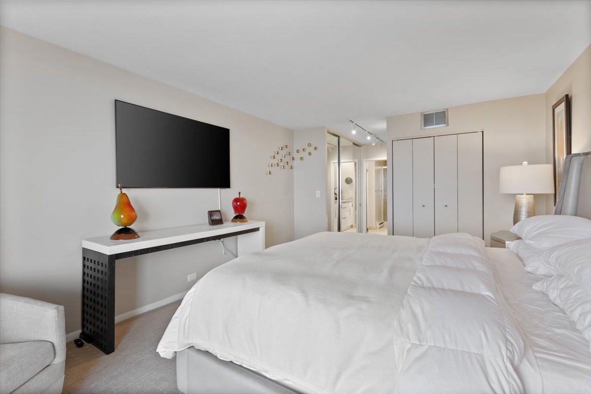 1212 N Lake Shore Drive Unit: 6BN