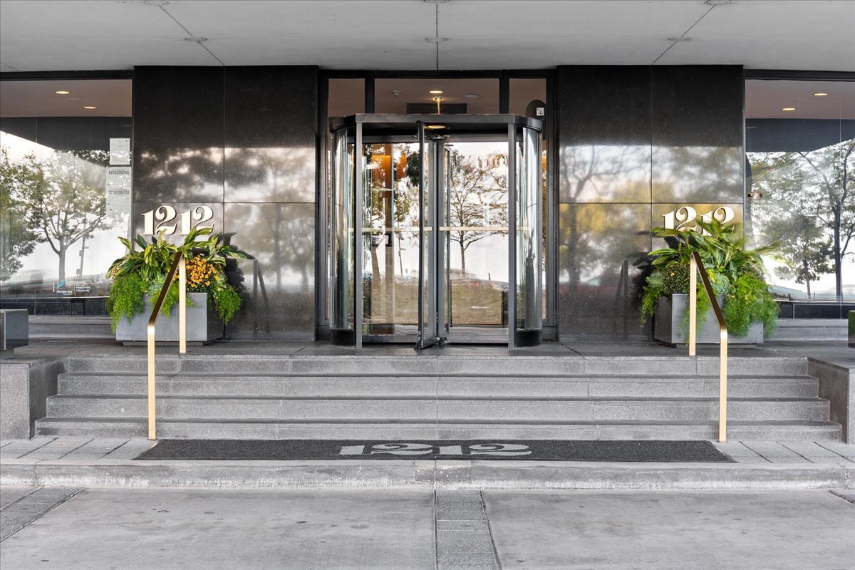 1212 N Lake Shore Drive Unit: 6BN