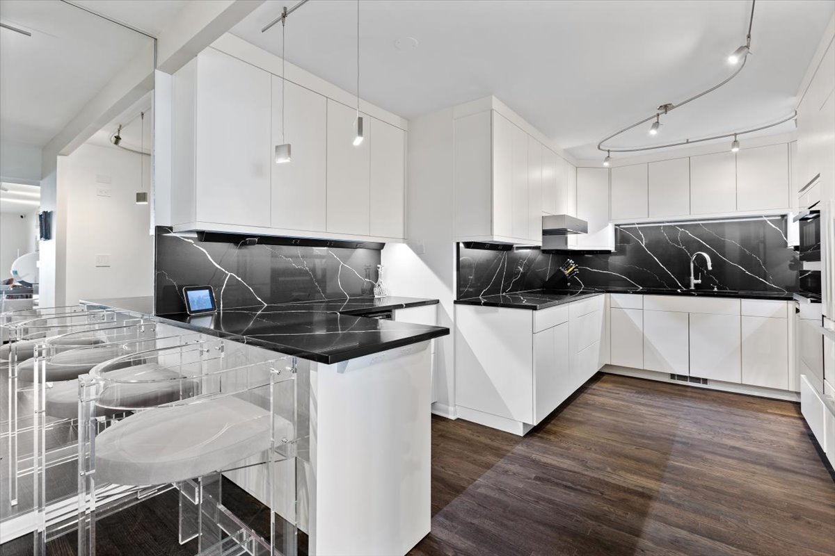1212 N Lake Shore Drive Unit: 6BN