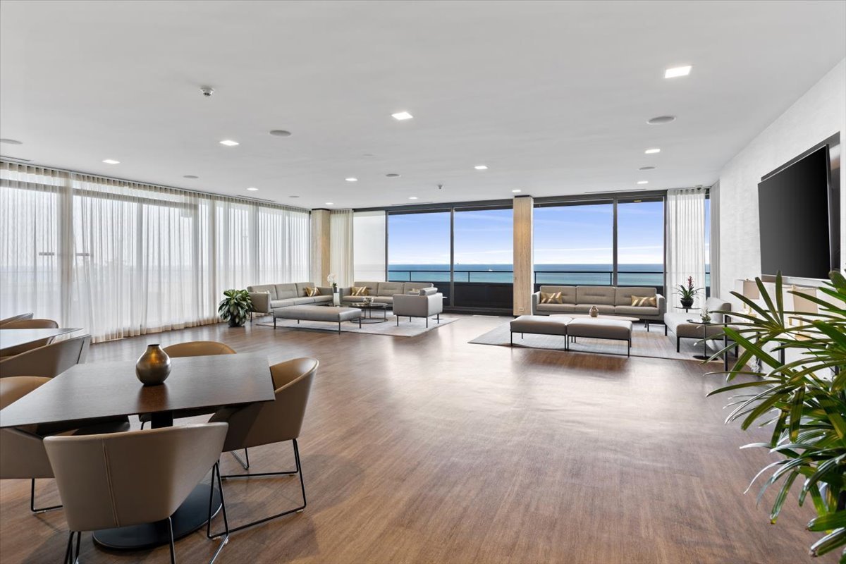 1212 N Lake Shore Drive Unit: 6BN