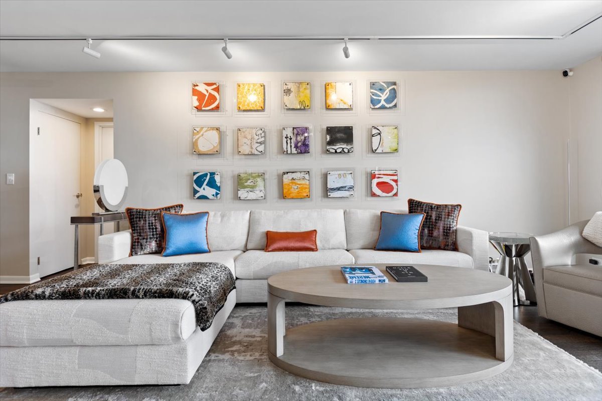 1212 N Lake Shore Drive Unit: 6BN