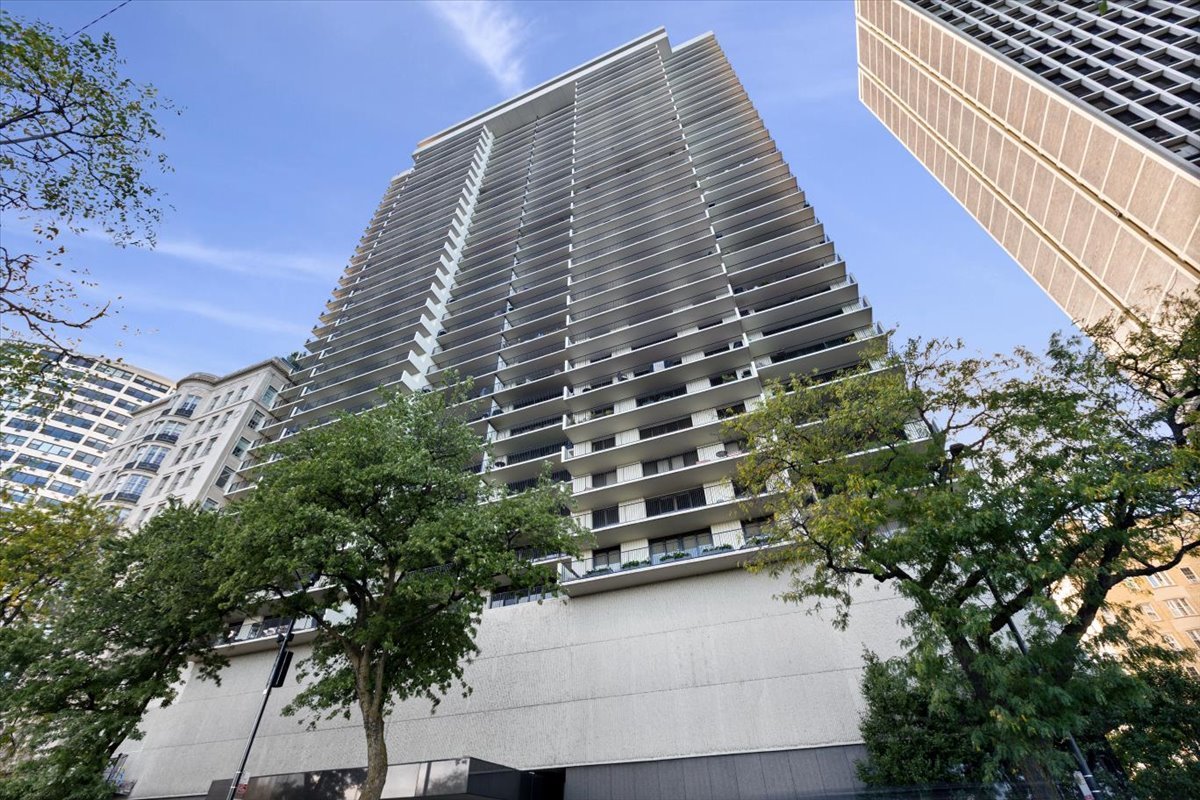 1212 N Lake Shore Drive Unit: 6BN