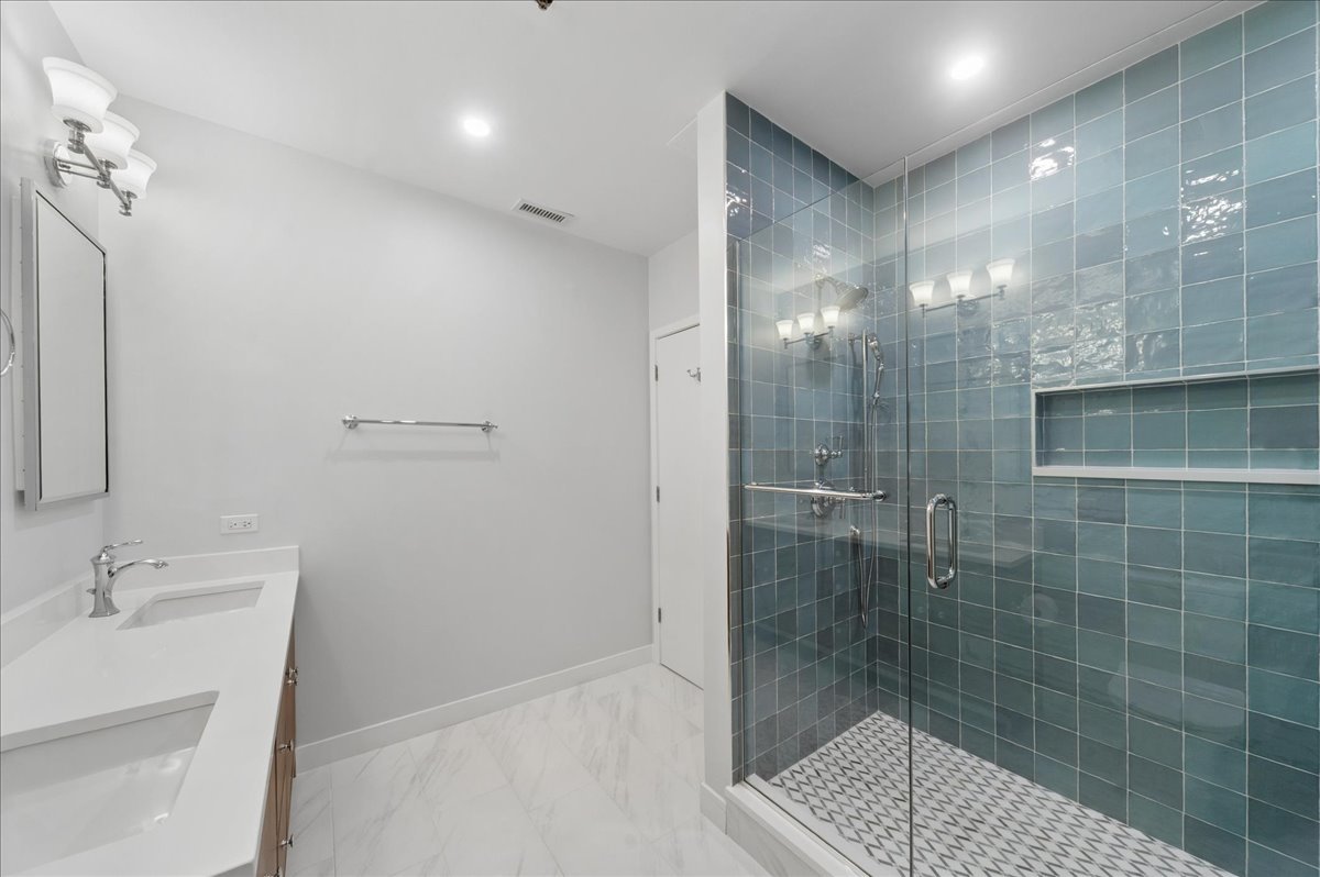 3140 N Sheffield Avenue Unit: 709