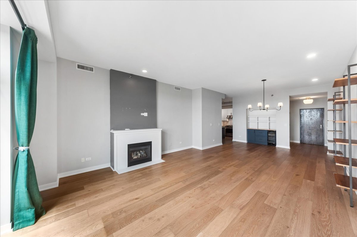 3140 N Sheffield Avenue Unit: 709