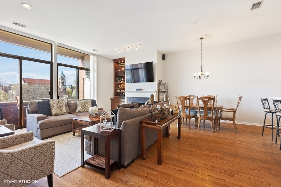 1350 W Fullerton Avenue Unit: 302
