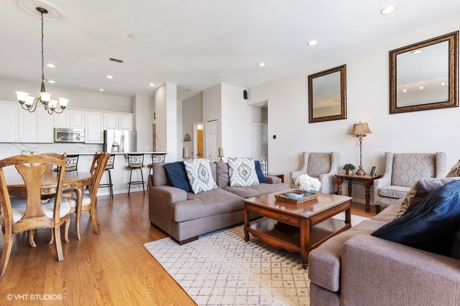 1350 W Fullerton Avenue Unit: 302