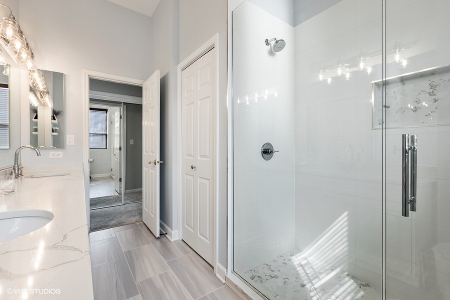 1350 W Fullerton Avenue Unit: 302