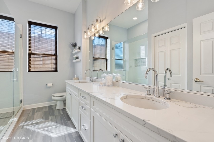1350 W Fullerton Avenue Unit: 302