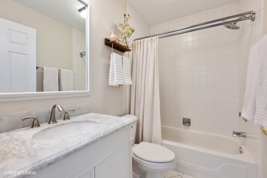 1350 W Fullerton Avenue Unit: 302