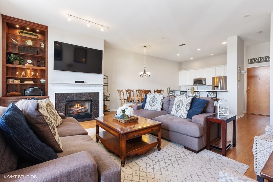 1350 W Fullerton Avenue Unit: 302
