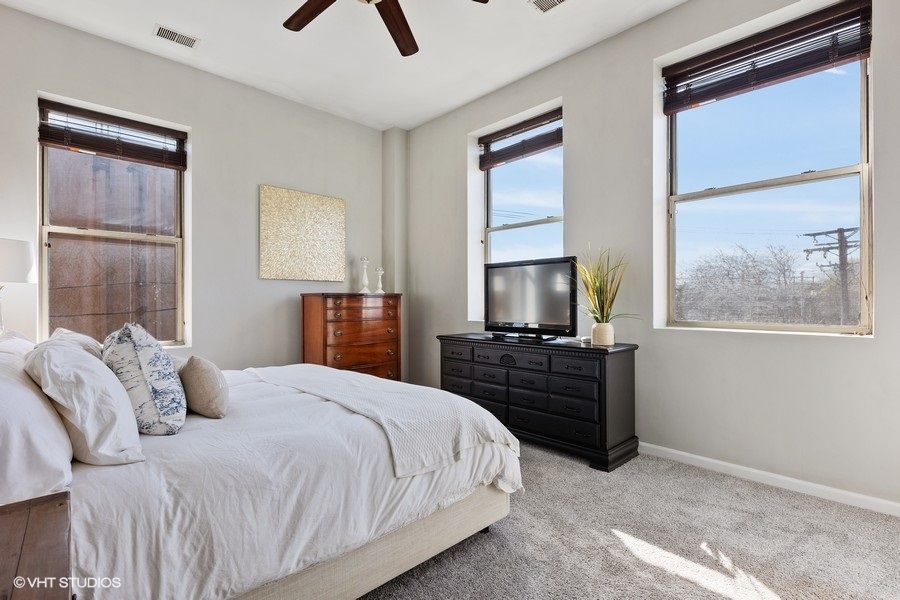 1350 W Fullerton Avenue Unit: 302