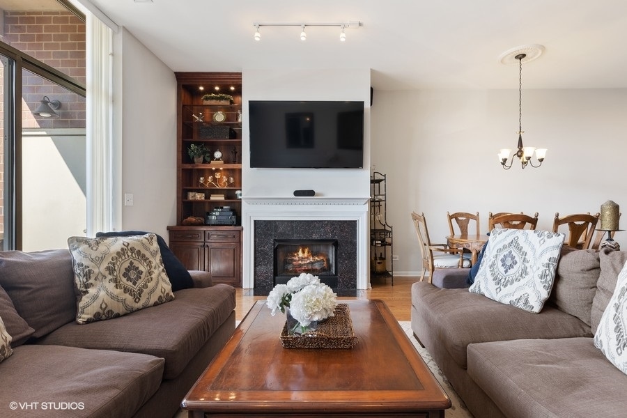 1350 W Fullerton Avenue Unit: 302