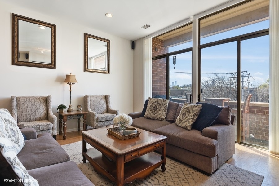 1350 W Fullerton Avenue Unit: 302