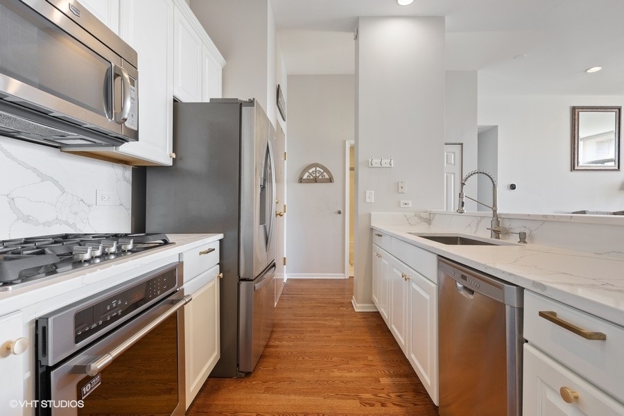 1350 W Fullerton Avenue Unit: 302