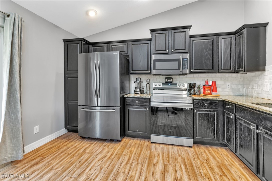 2149 Tropicaire BLVD