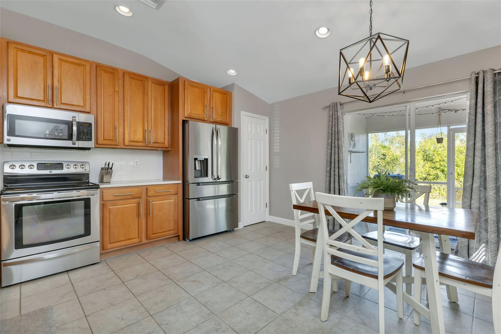 13190 SW PEMBROKE CIR N