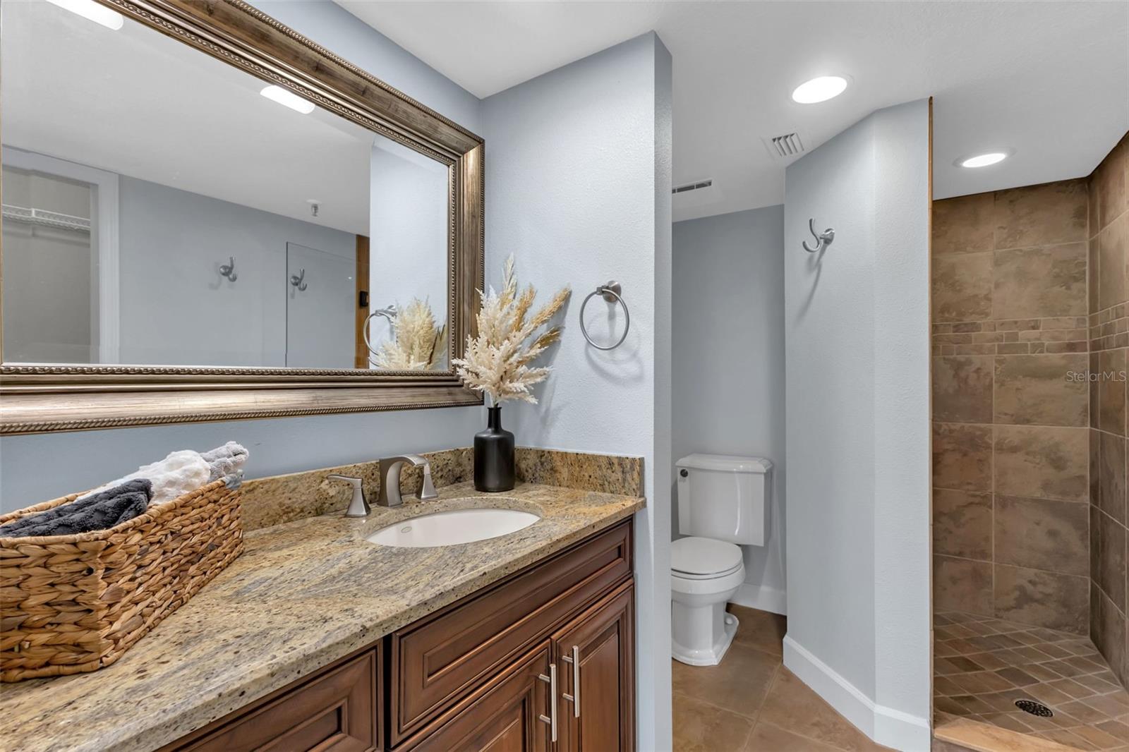 53 W BAY HEIGHTS AVE #307