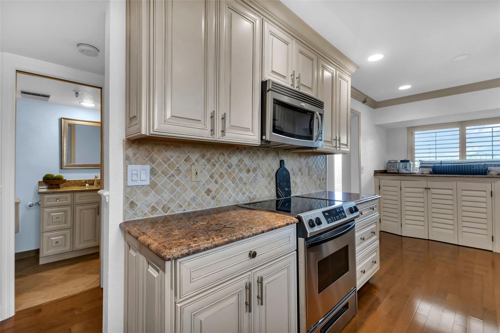 53 W BAY HEIGHTS AVE #307