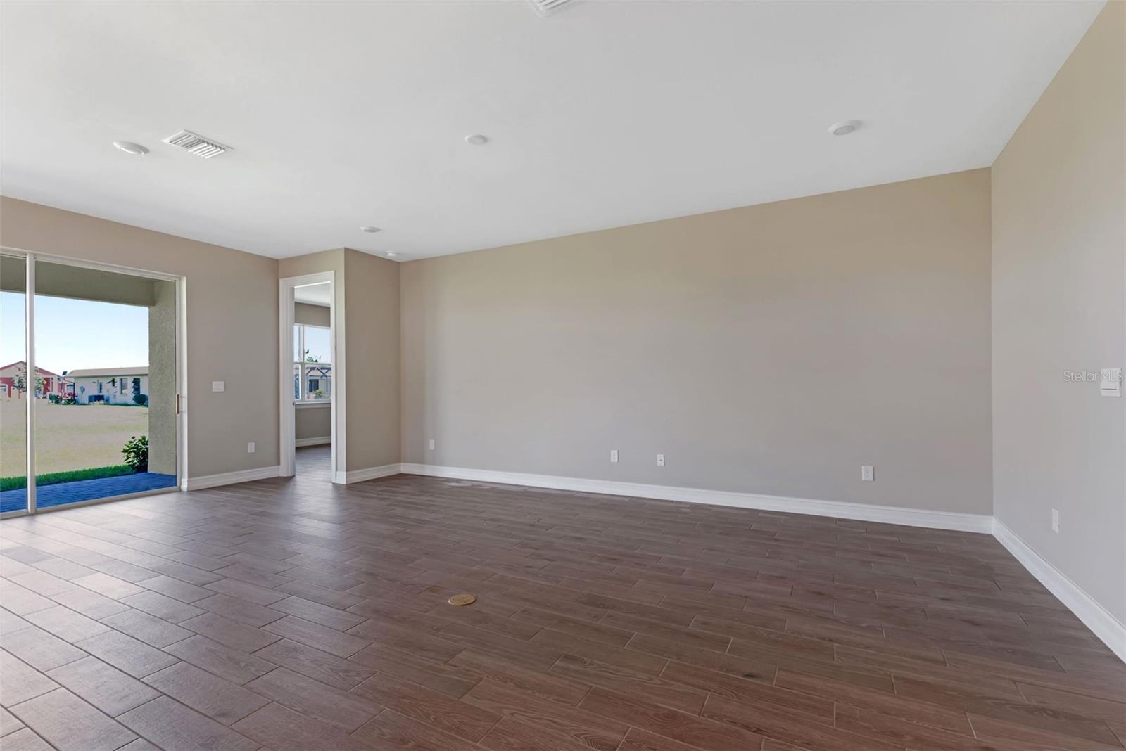 25186 ROSAMOND CT